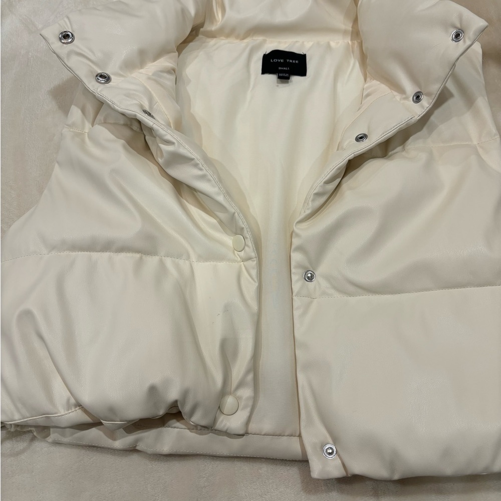 Love tree cropped brand puffer vest